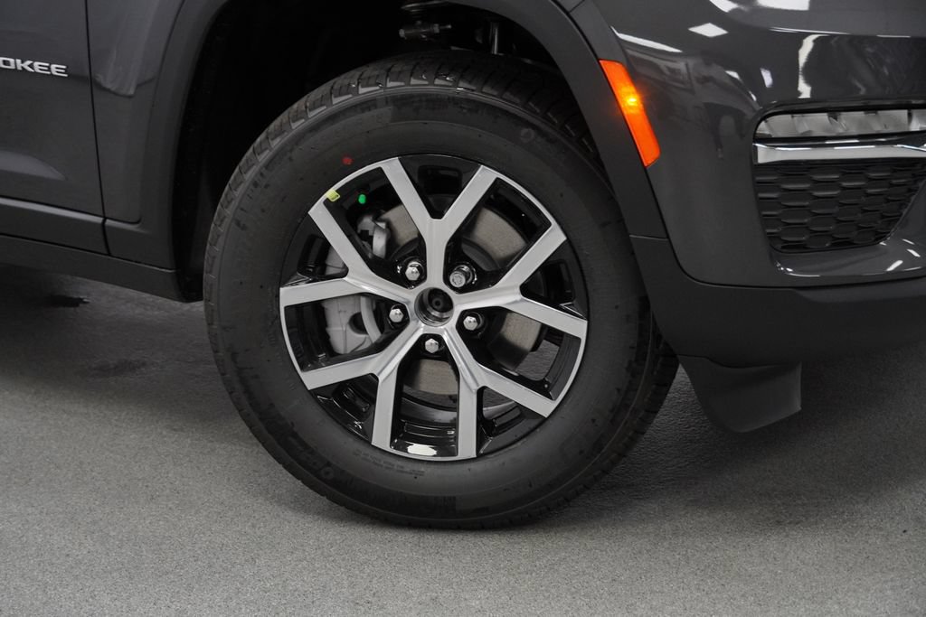 Used 2025 Jeep Grand Cherokee Limited AWD/4WD image 8