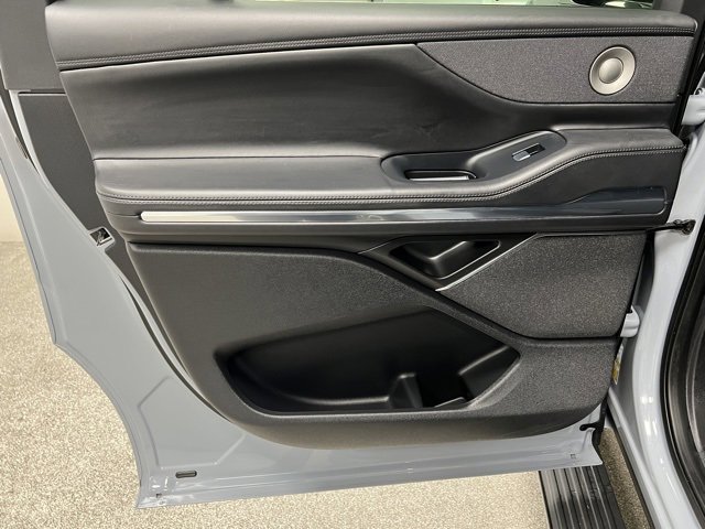 Used 2025 Lincoln Navigator L Reserve image 47