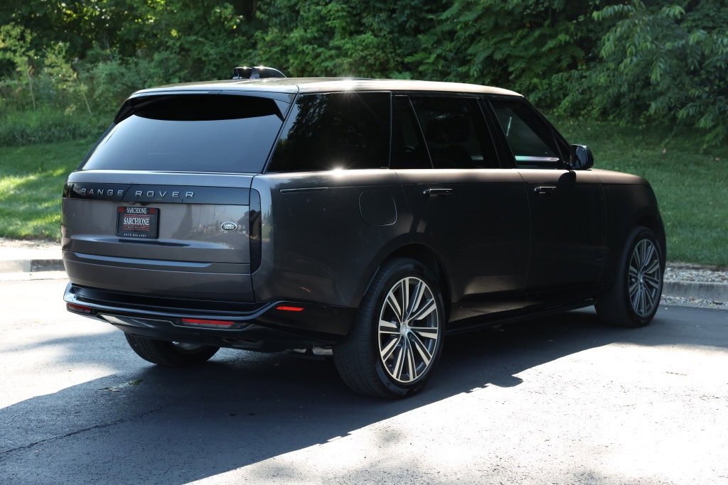 Used 2023 Land Rover Range Rover Long Wheelbase Autobiography image 2