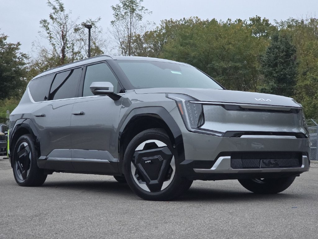 Used 2024 Kia EV9 Land AWD/4WD image 2