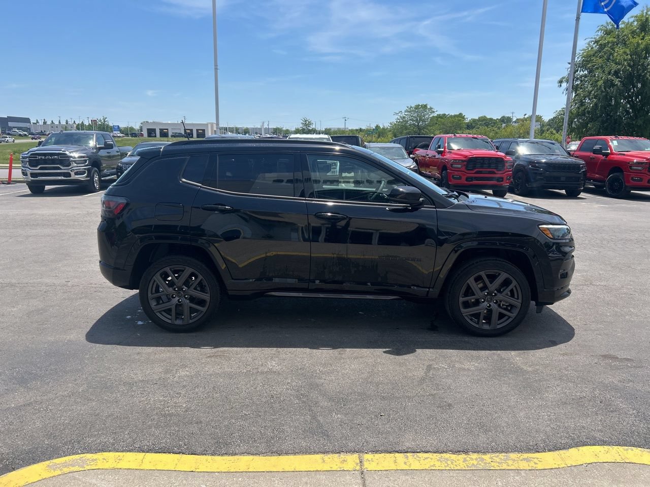 Used 2025 Jeep Compass Limited w/ High Altitude Package AWD/4WD image 2