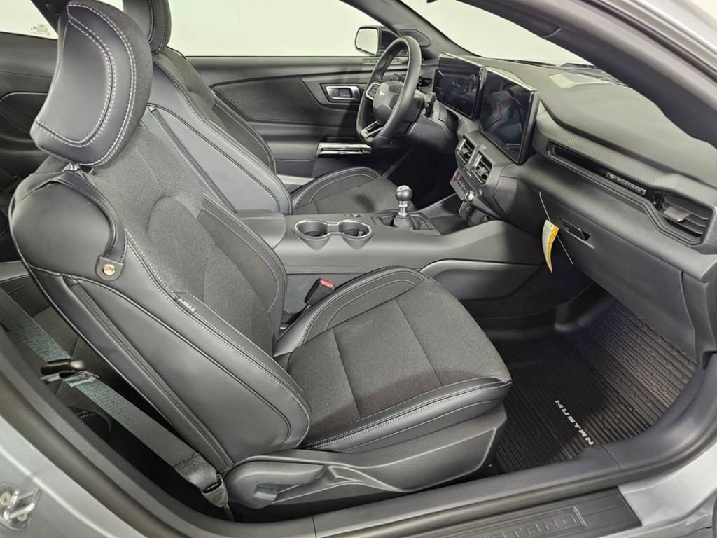 Used 2025 Ford Mustang GT RWD image 12