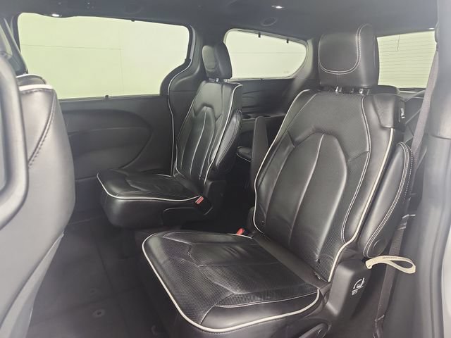 Used 2025 Chrysler Pacifica Limited FWD image 23
