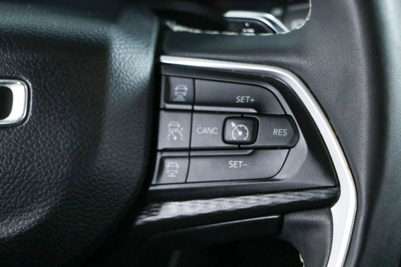 Used 2023 Jeep Grand Cherokee Altitude AWD/4WD image 14