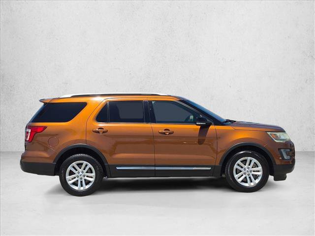 Used 2017 Ford Explorer XLT w/ Equipment Group 202A FWD image 4