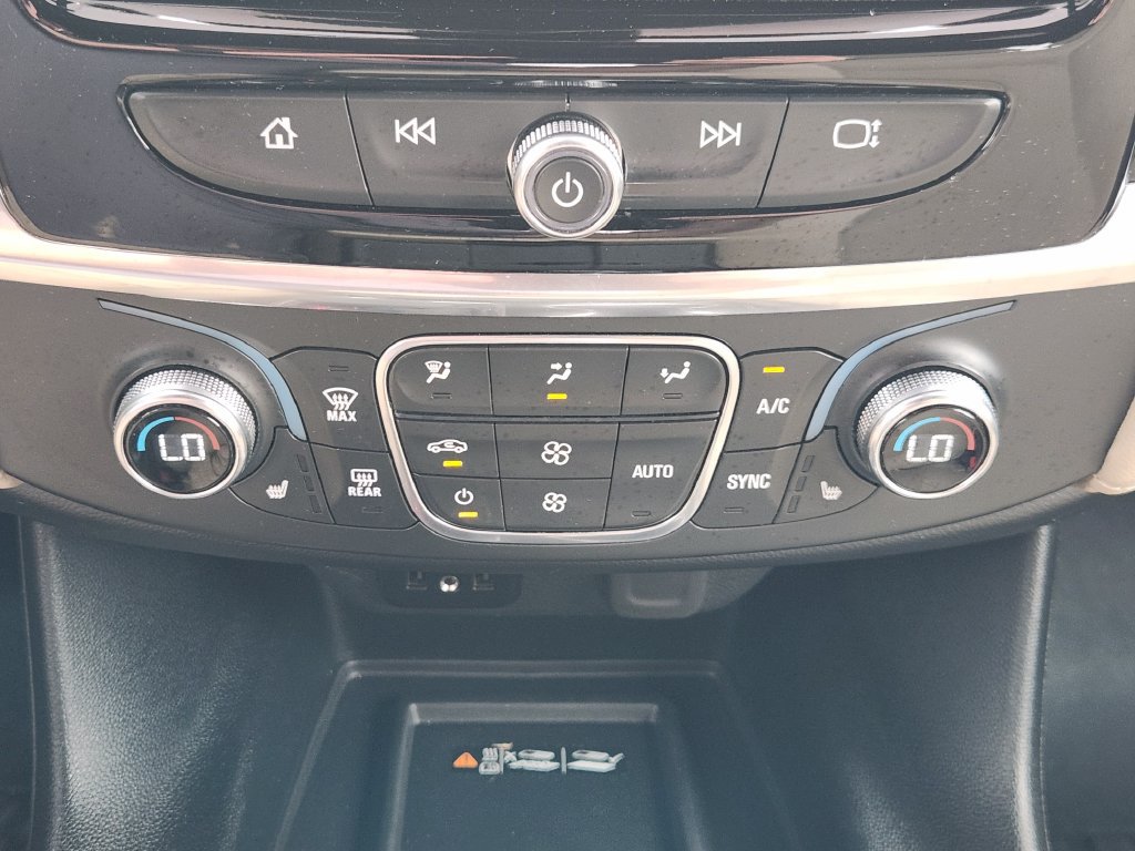 Used 2023 Chevrolet Traverse LT FWD image 19