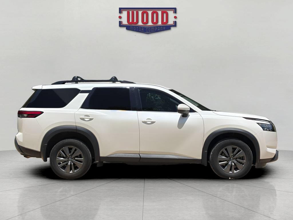 Used 2024 Nissan Pathfinder SV AWD/4WD image 2