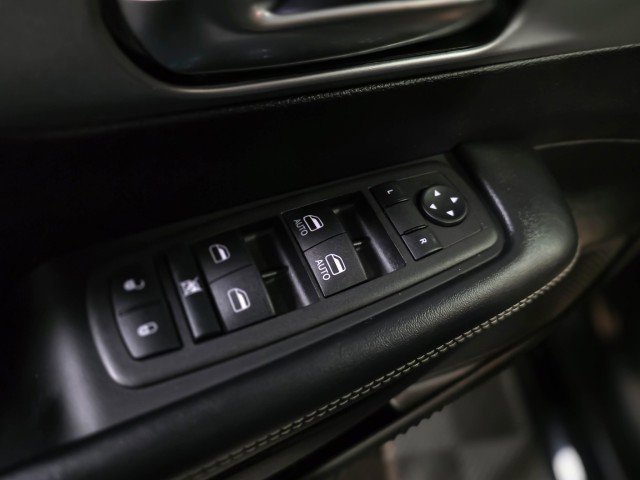 Used 2023 Chrysler Pacifica Touring-L w/ S Appearance Package FWD image 32