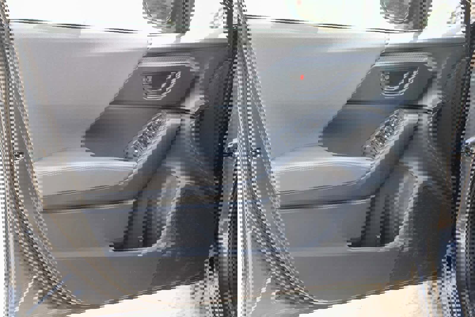 Used 2025 Subaru Crosstrek 2.0i Premium image 19