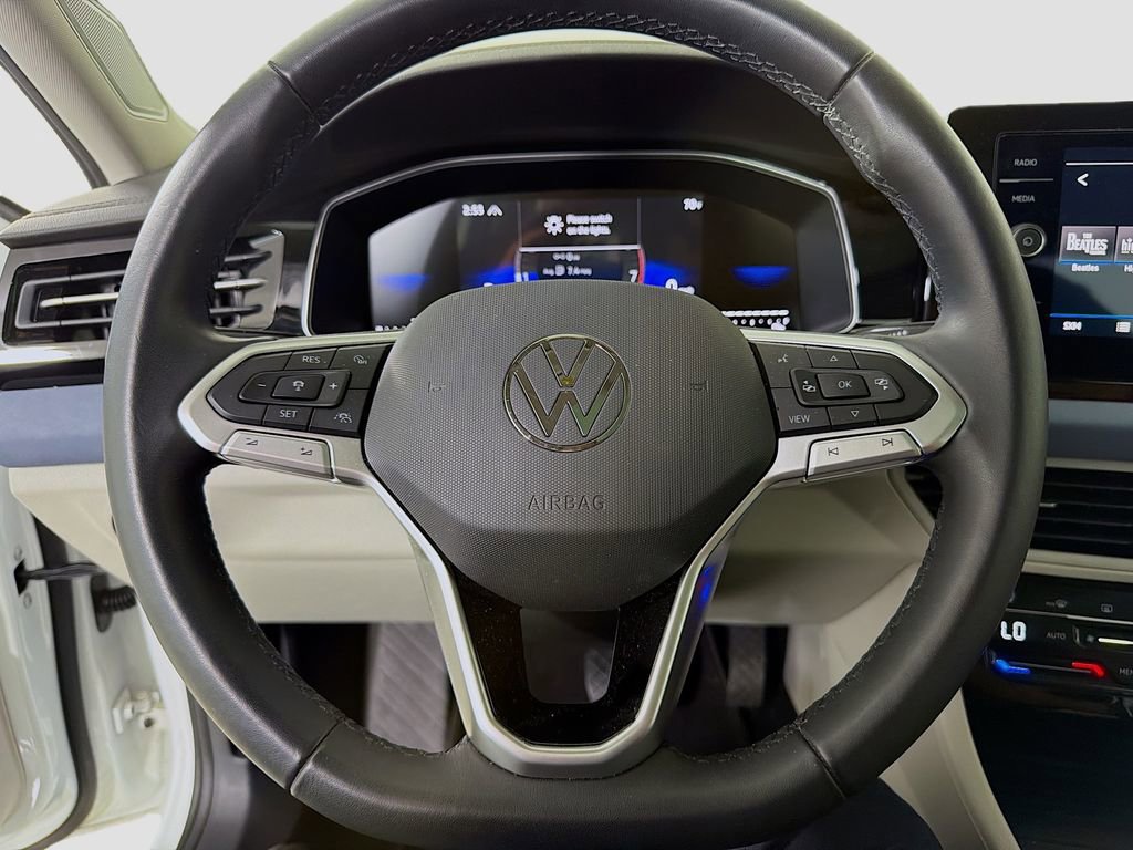 Used 2025 Volkswagen Jetta SE image 12
