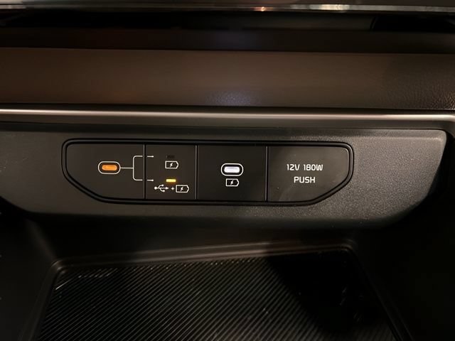 Used 2026 Kia Carnival FWD image 24