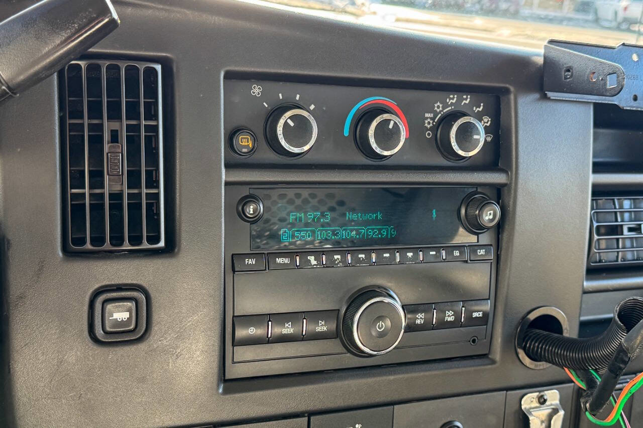 Used 2016 Chevrolet Express 2500 image 26