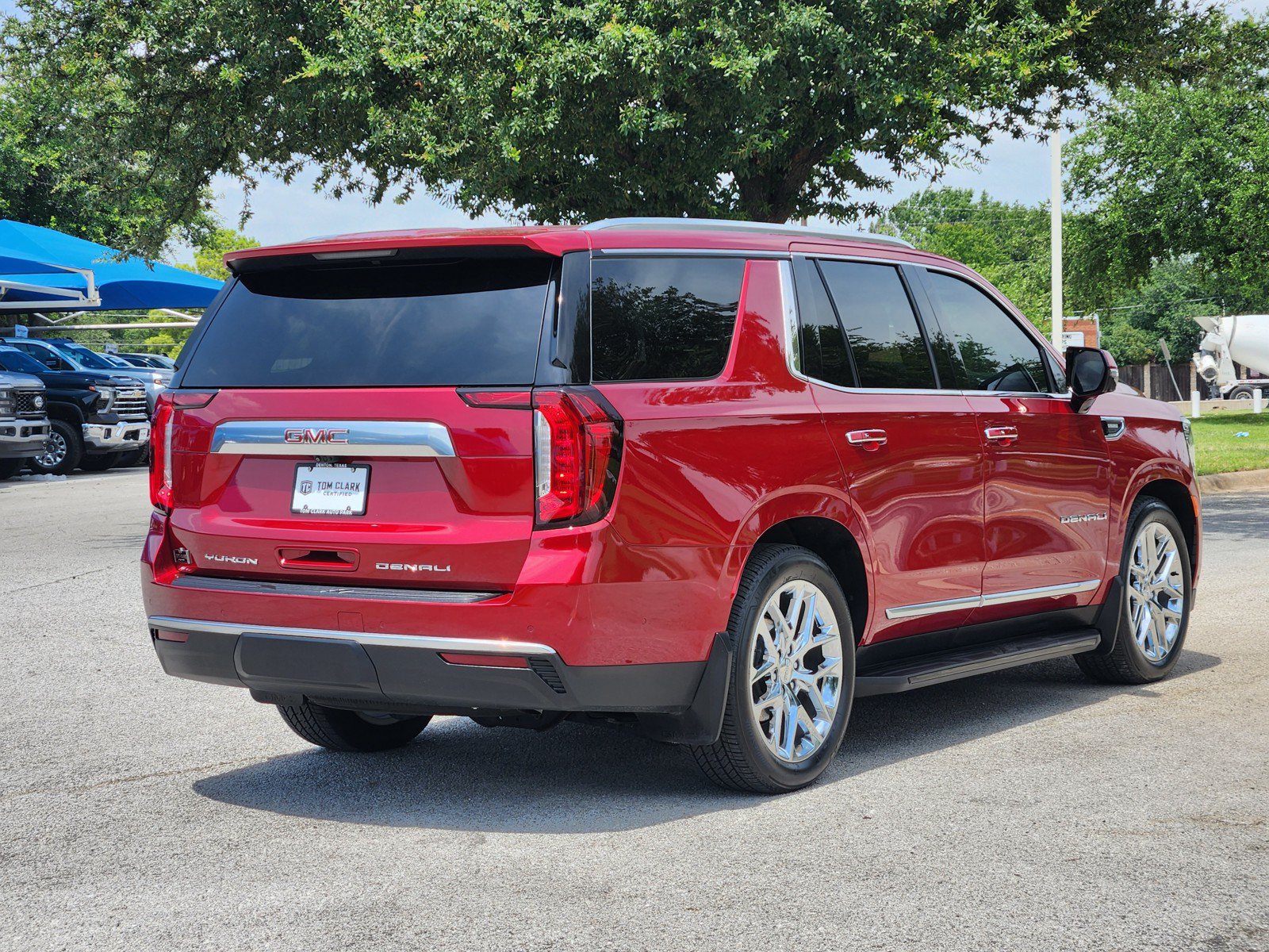 Used 2024 GMC Yukon Denali w/ Advanced Technology Package AWD/4WD image 5