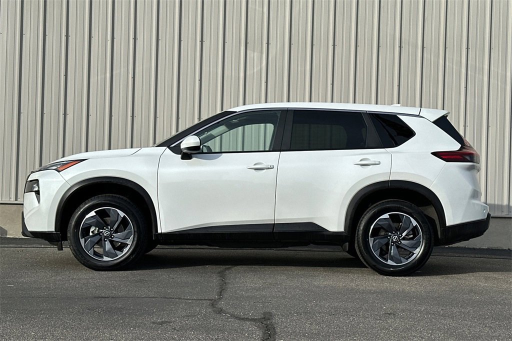 Used 2025 Nissan Rogue SV image 8