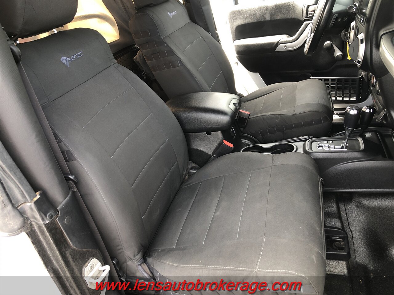 Used 2012 Jeep Wrangler Rubicon w/ Connectivity Group AWD/4WD image 17