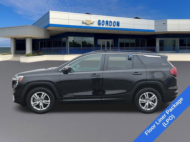 Used 2022 GMC Terrain SLE w/ Driver Convenience Package image 3