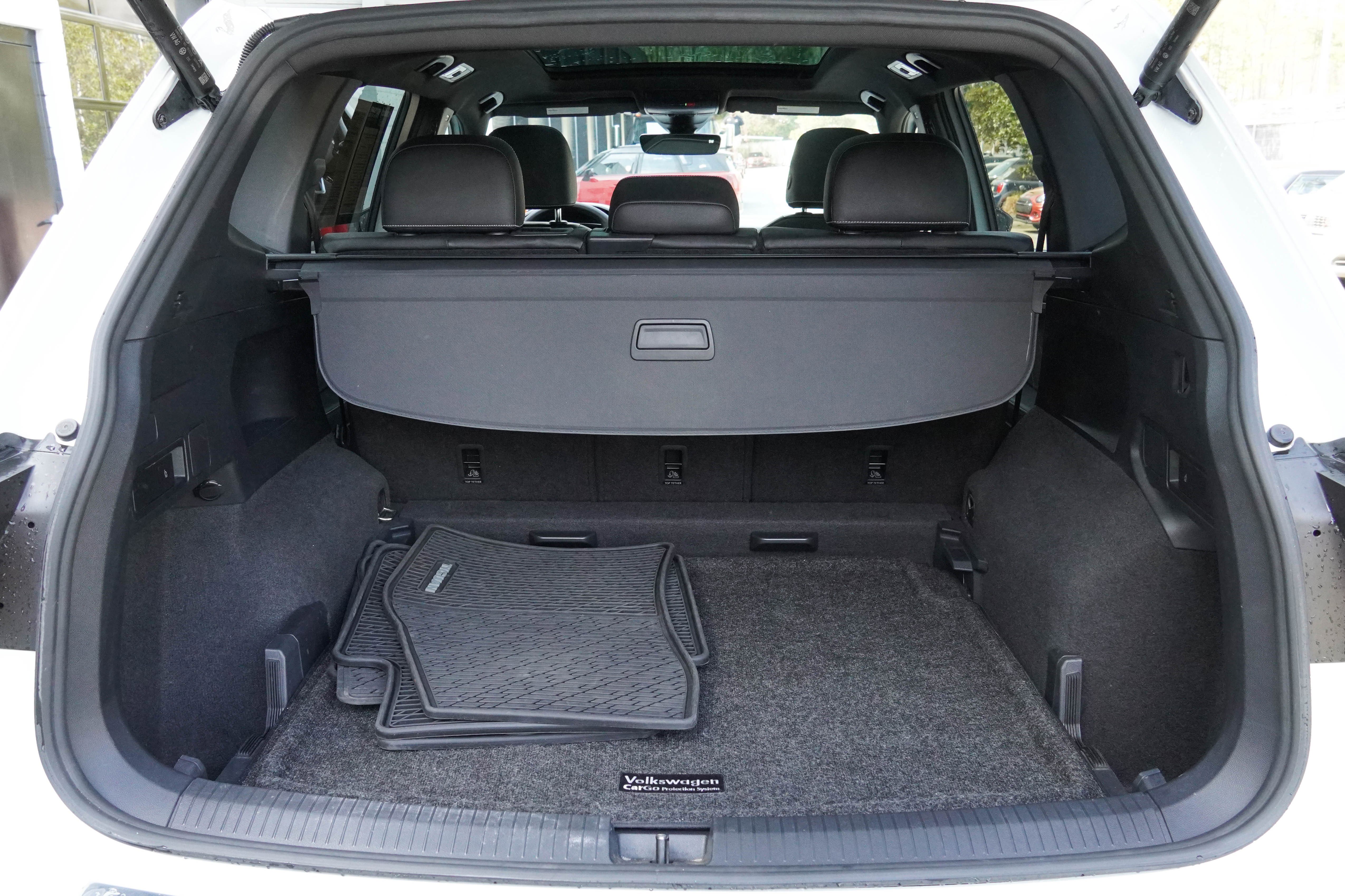 Used 2022 Volkswagen Tiguan SE R-Line AWD/4WD image 38