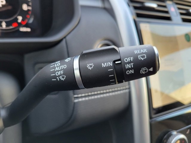 Used 2025 Land Rover Discovery Dynamic SE image 33