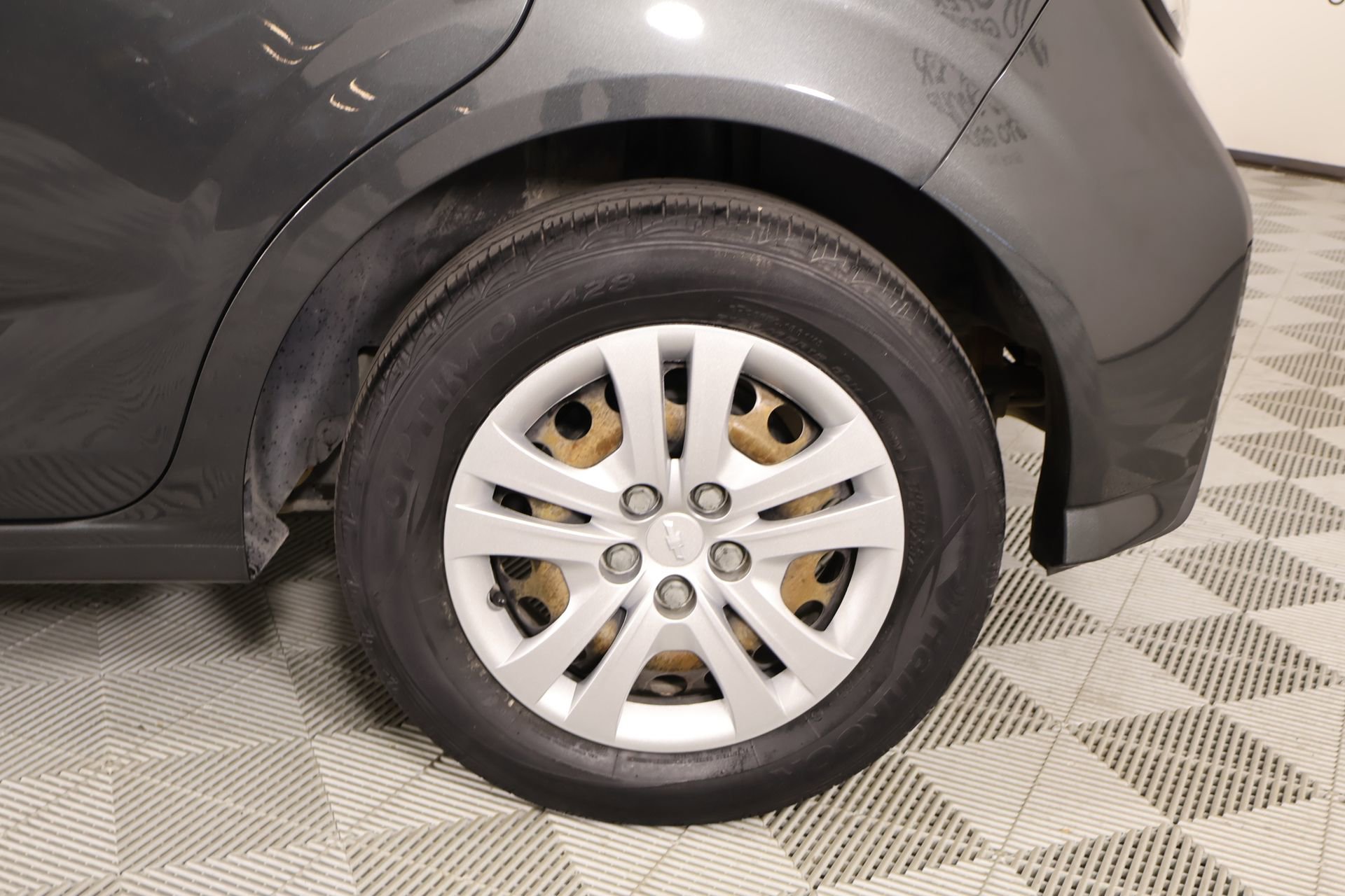 Used 2020 Chevrolet Sonic LT FWD image 17