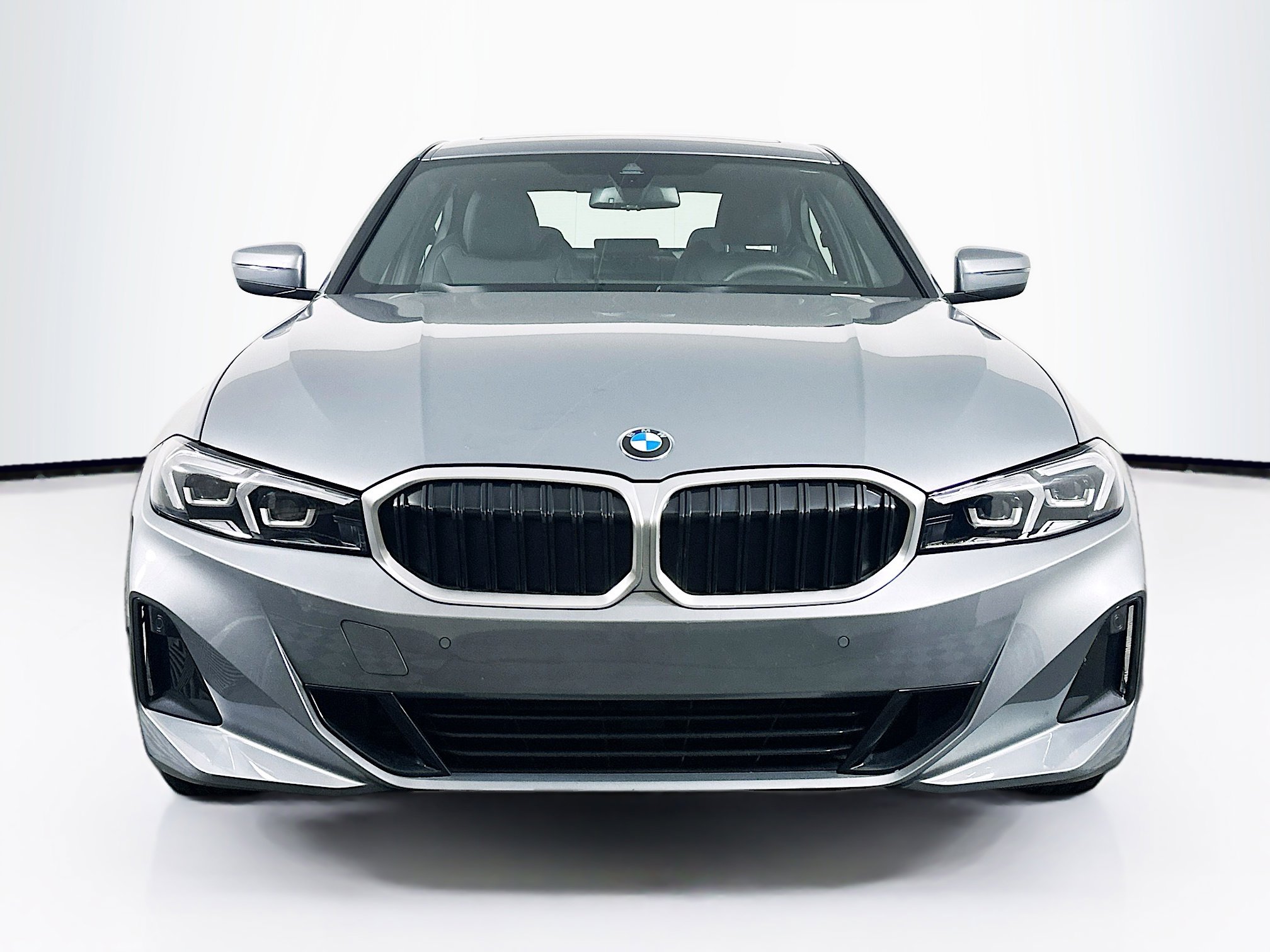 Used 2025 BMW 330i Sedan image 2