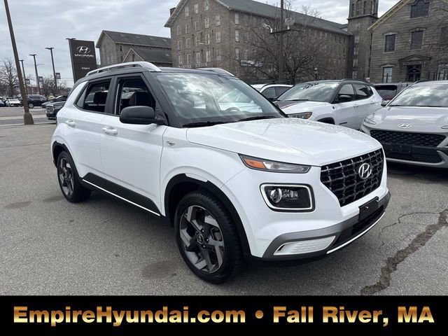 Used 2023 Hyundai Venue Limited w/ Cargo Package image 2