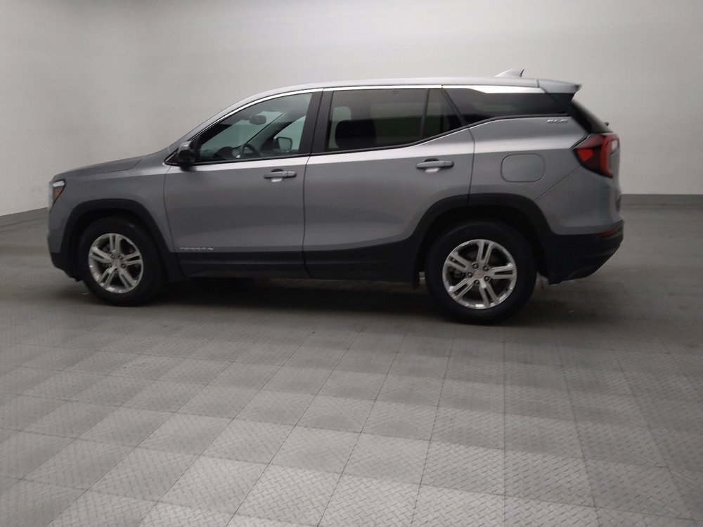 Used 2023 GMC Terrain SLE image 3