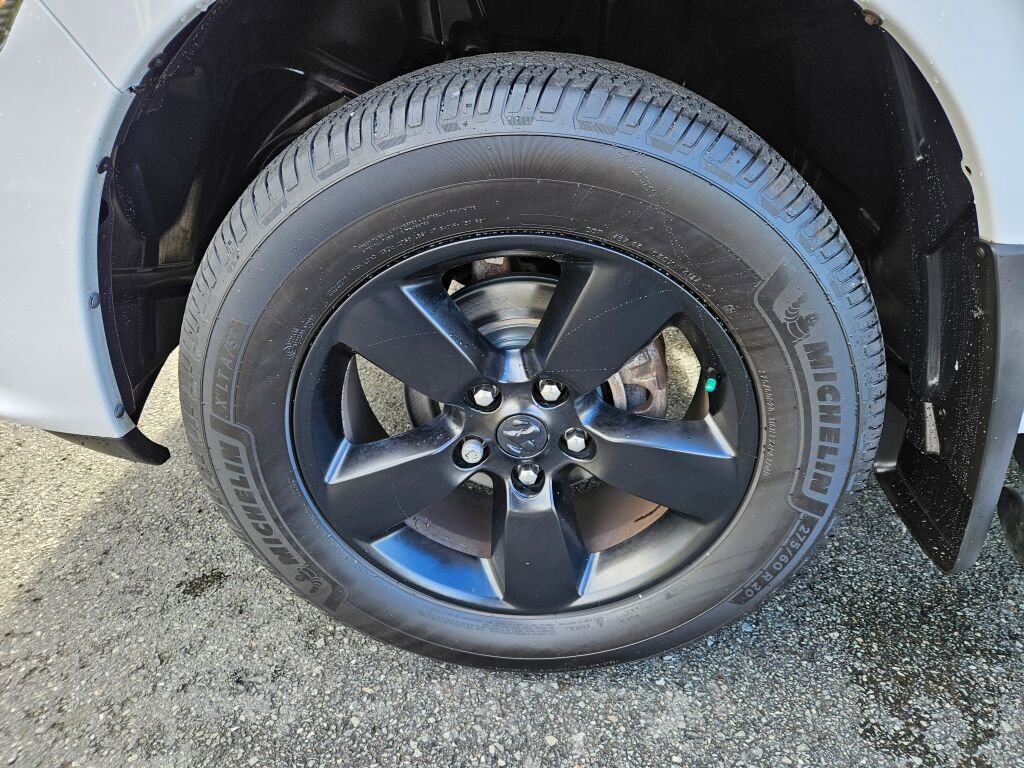Used 2017 RAM 1500 Express w/ Express Value Package AWD/4WD image 9
