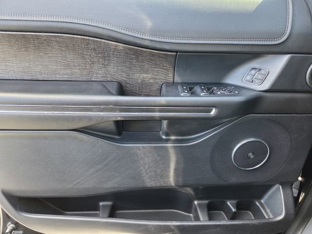 Used 2018 Ford Expedition Limited w/ Equipment Group 302A AWD/4WD image 27