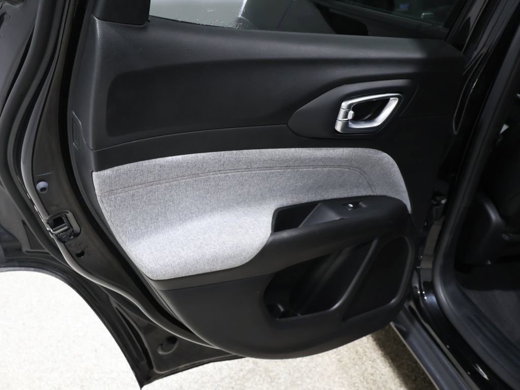 Used 2024 Jeep Compass Latitude image 18