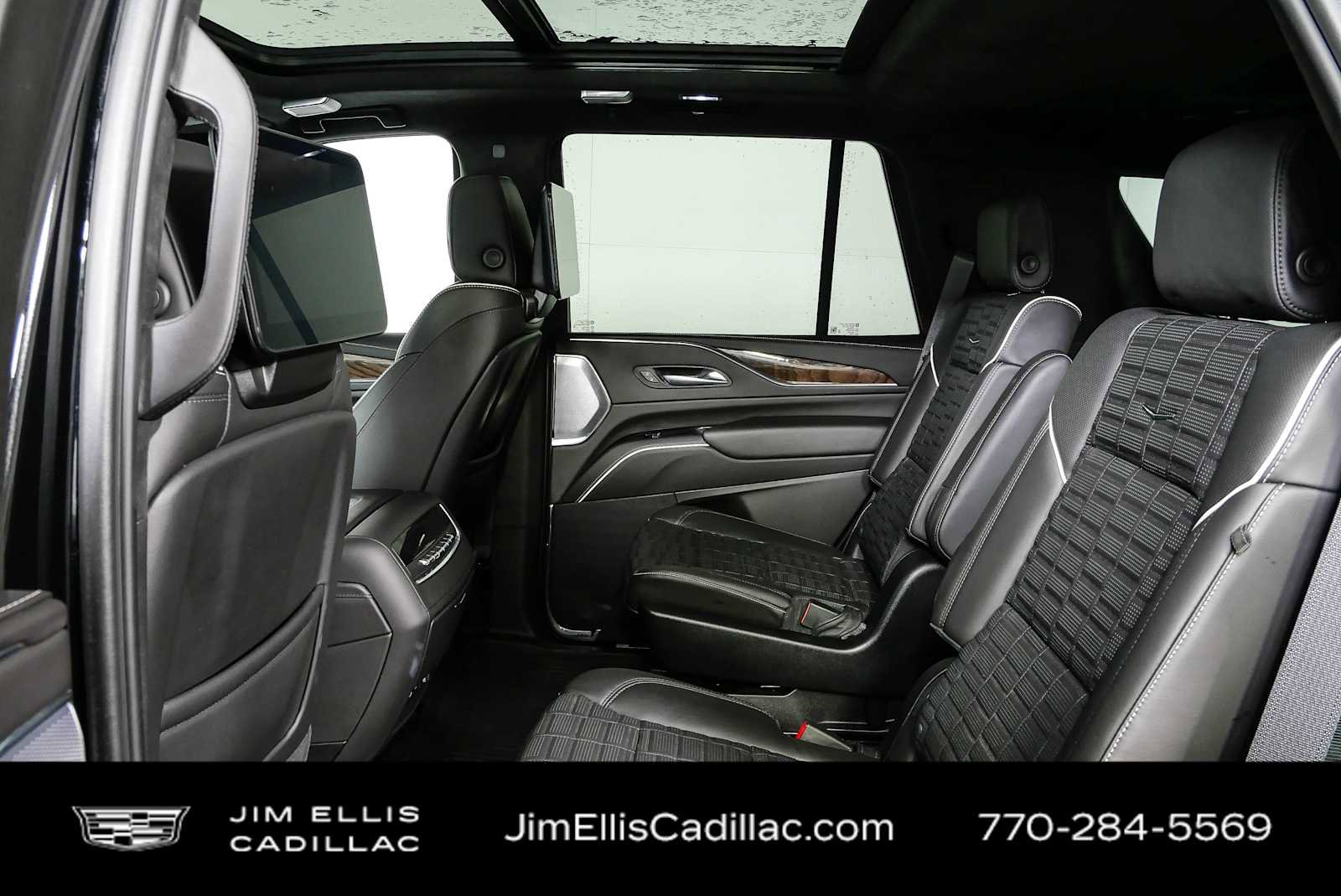 Used 2024 Cadillac Escalade Sport Platinum w/ LPO, ONYX Package AWD/4WD image 19