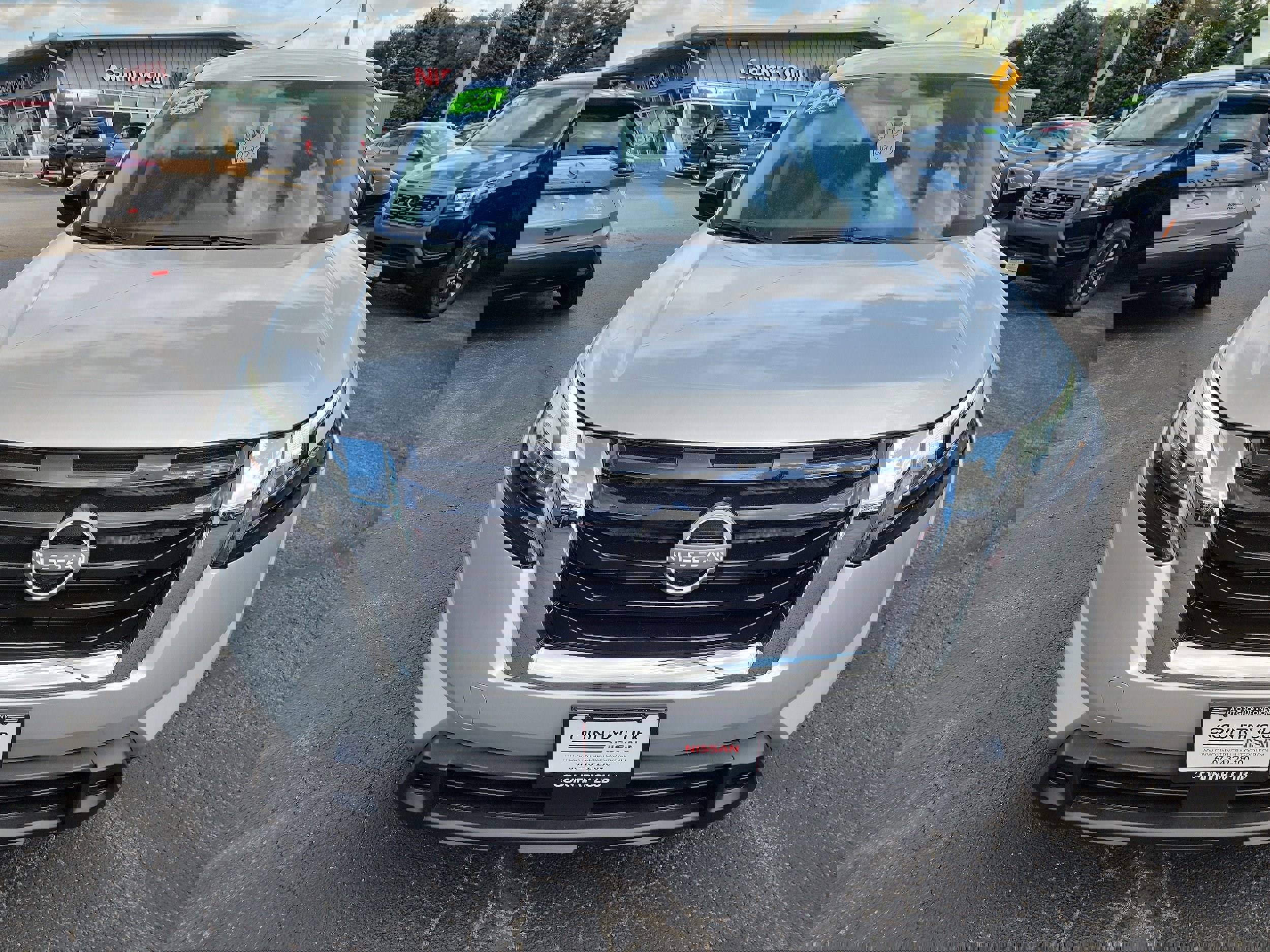 New 2025 Nissan Pathfinder S image 3