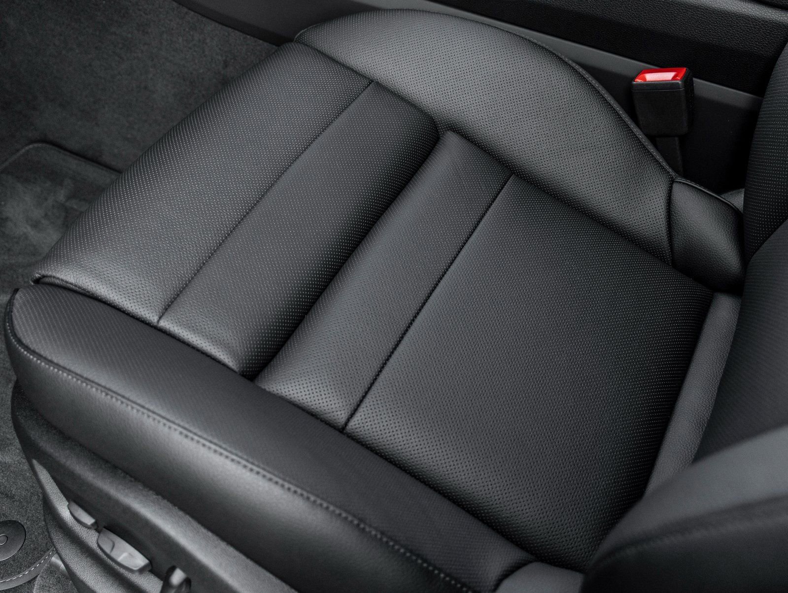 Certified 2025 Porsche Cayenne image 20