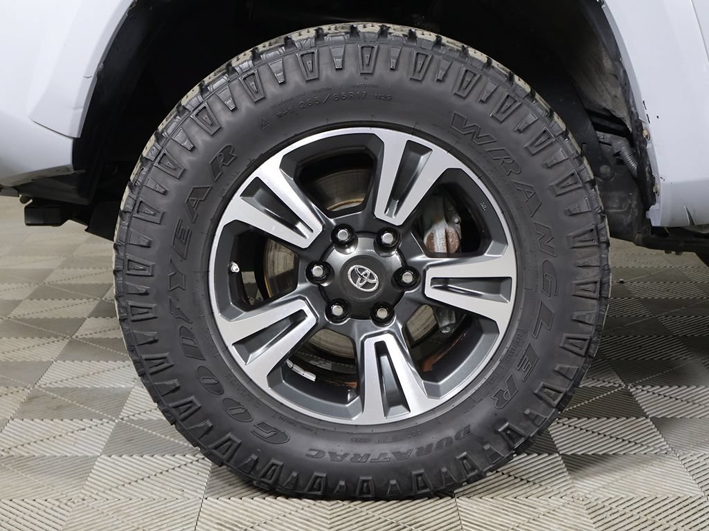 Used 2018 Toyota Tacoma TRD Sport AWD/4WD image 25