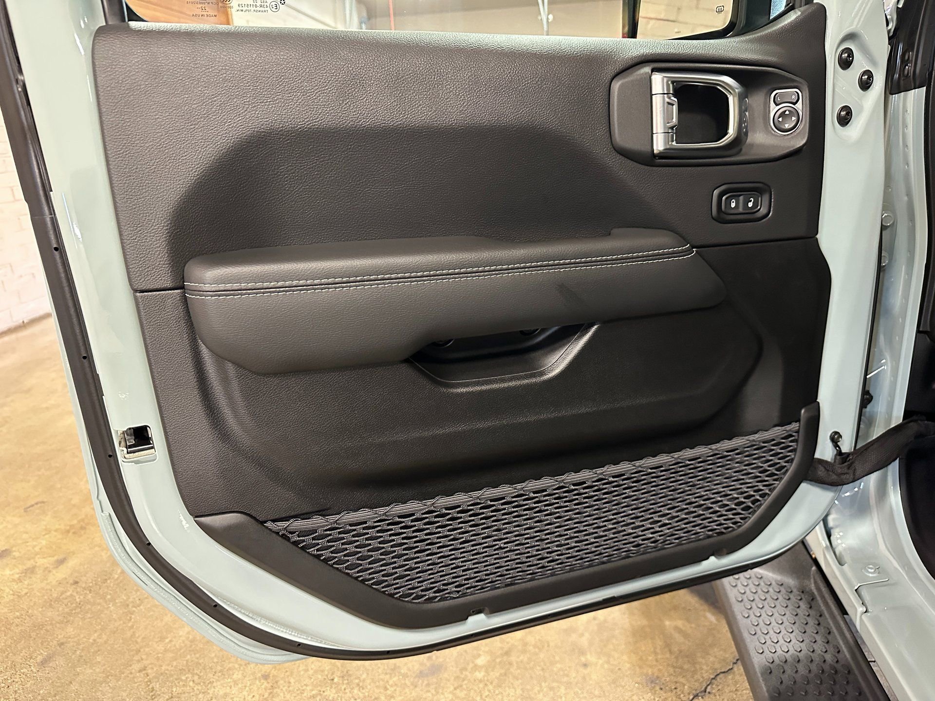 Used 2023 Jeep Wrangler Unlimited Sahara w/ Cold Weather Group AWD/4WD image 19