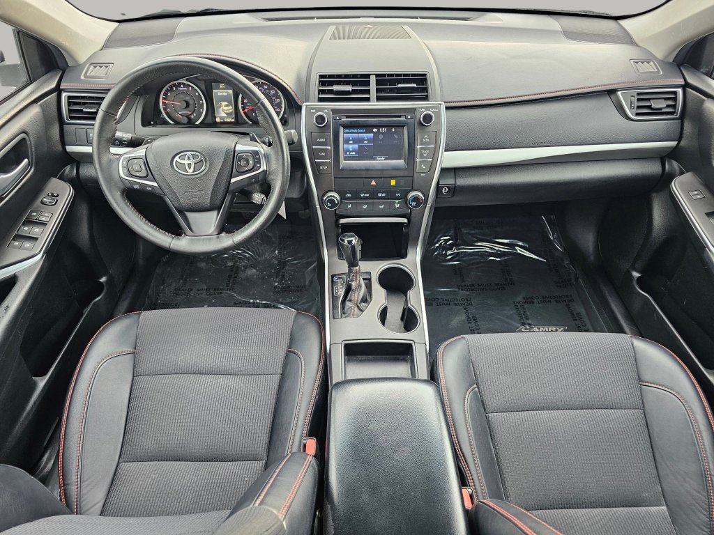 Used 2016 Toyota Camry SE FWD image 2