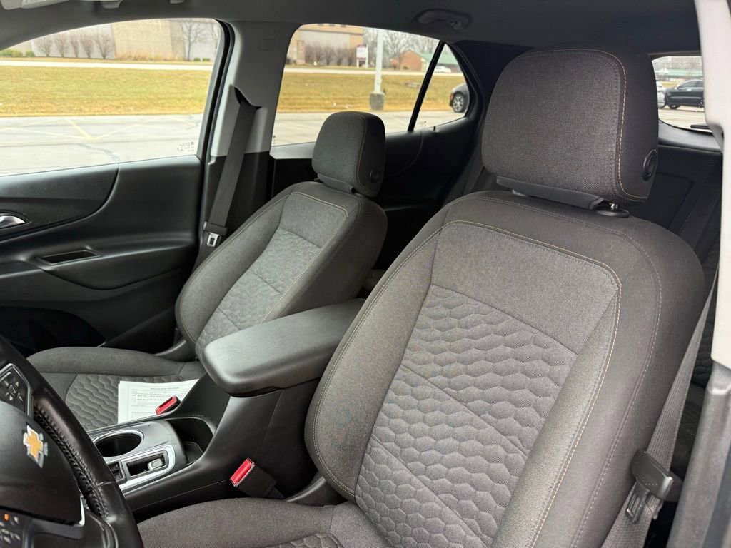 Used 2020 Chevrolet Equinox LT w/ Driver Convenience Package image 3