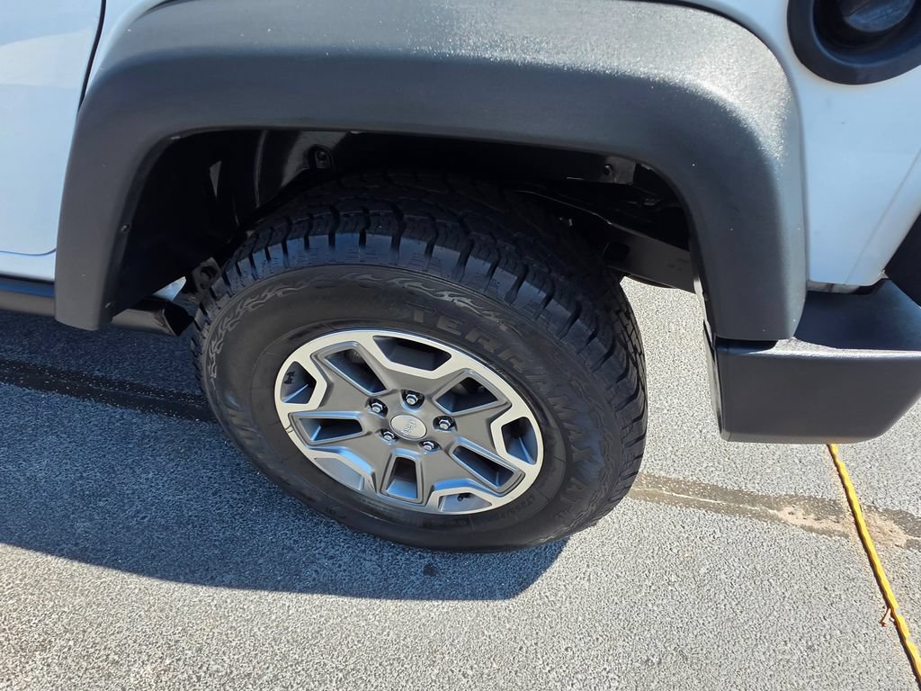 Used 2017 Jeep Wrangler Unlimited Rubicon w/ Connectivity Group AWD/4WD image 9