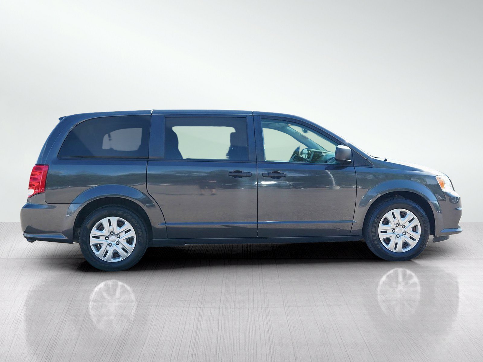 Used 2020 Dodge Grand Caravan SE w/ UConnect Hands-Free Group FWD image 6