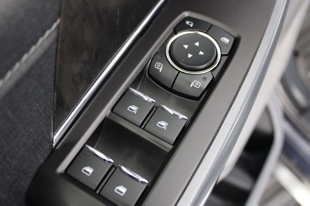 Used 2023 Ford F150 Lariat w/ Trailer Tow Package image 16