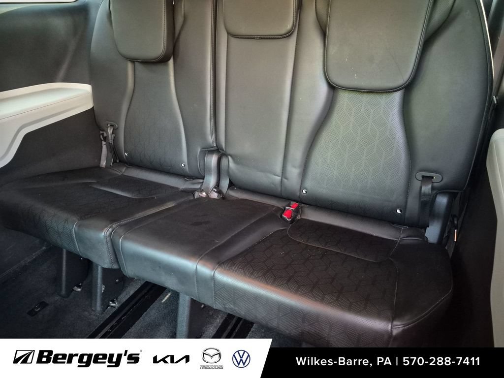 Used 2022 Kia Carnival LX FWD image 24