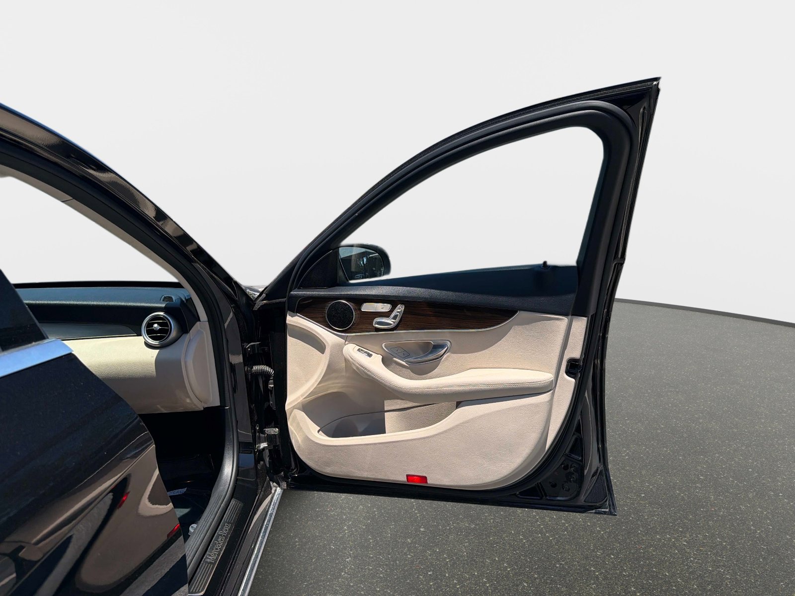 Used 2021 Mercedes-Benz C 300 Sedan image 22