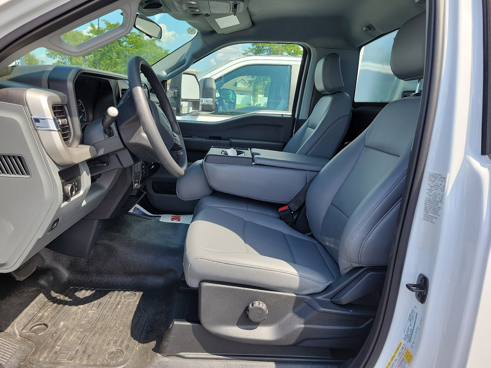 Used 2024 Ford F550 4x4 Regular Cab Super Duty image 9