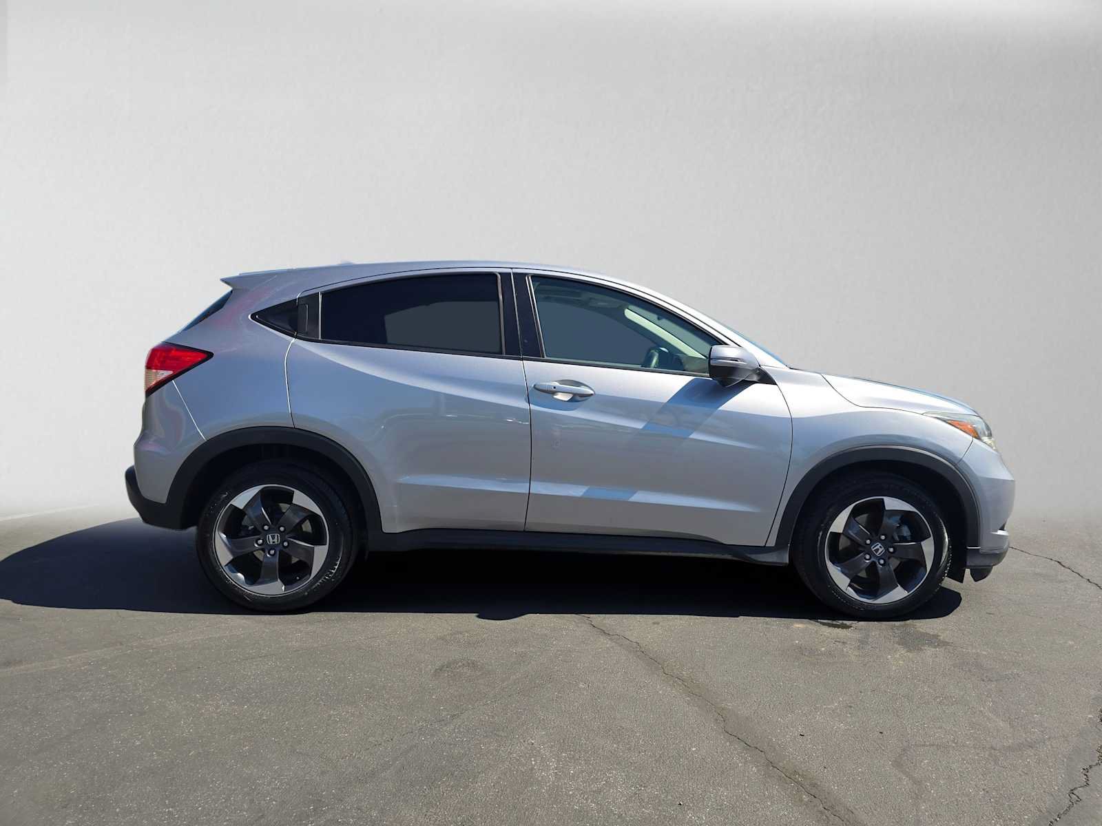 Used 2018 Honda HR-V EX image 2