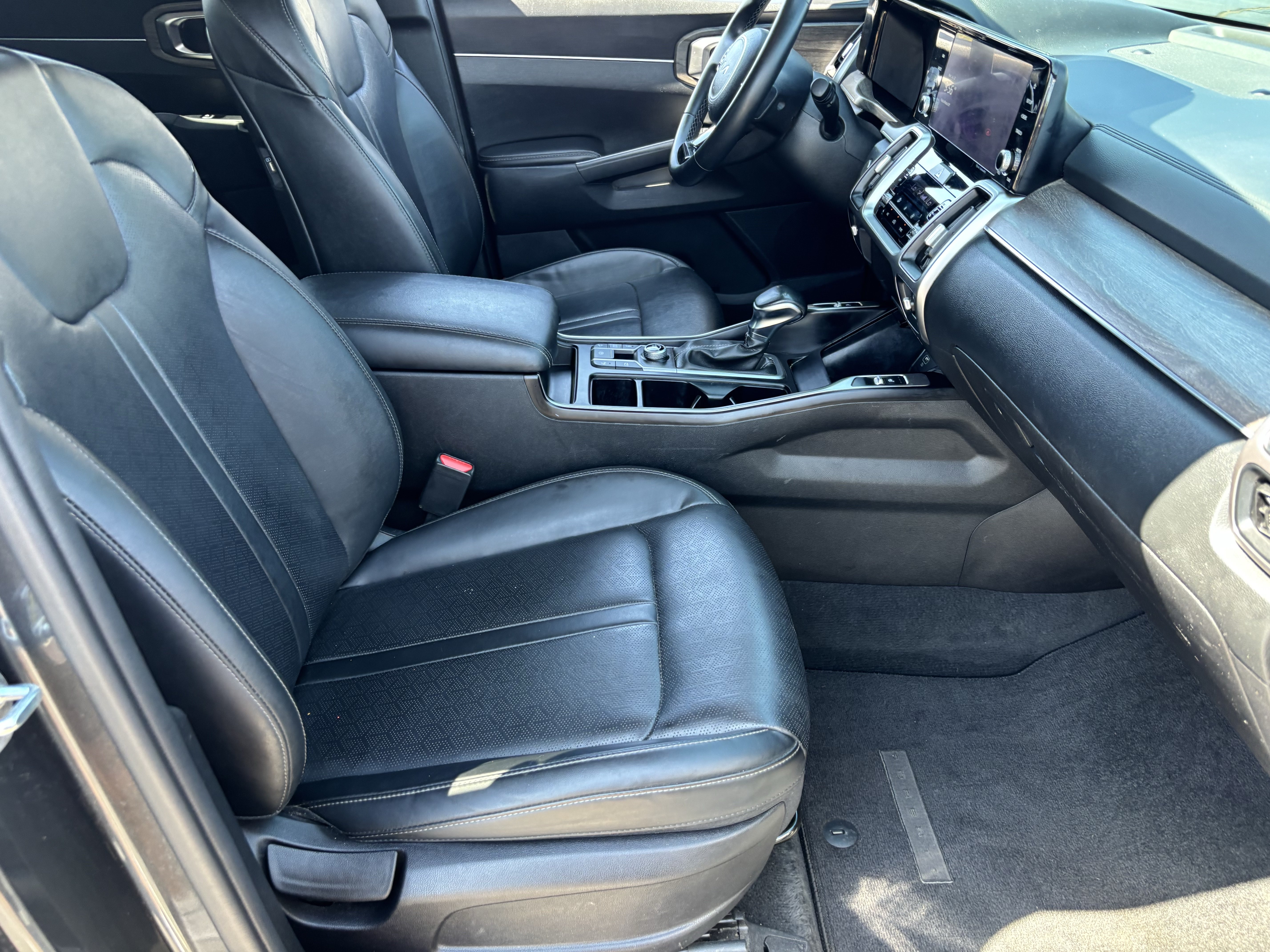 Certified 2022 Kia Sorento EX FWD image 9