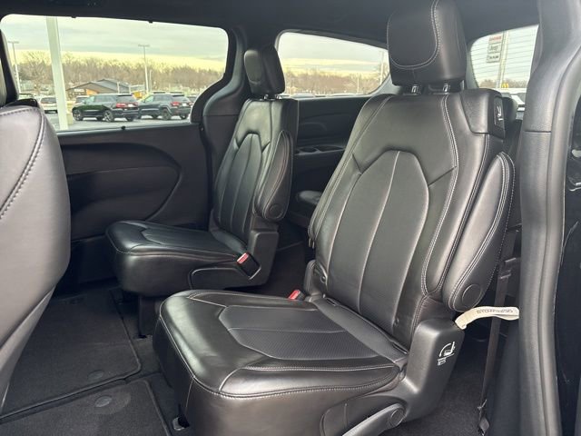 Used 2024 Chrysler Pacifica Touring-L w/ S Appearance Package image 30