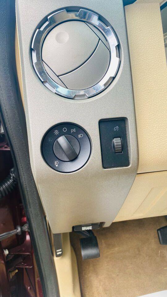 Used 2010 Ford F250 Lariat image 19