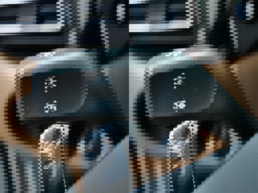 Used 2025 Porsche Macan image 22