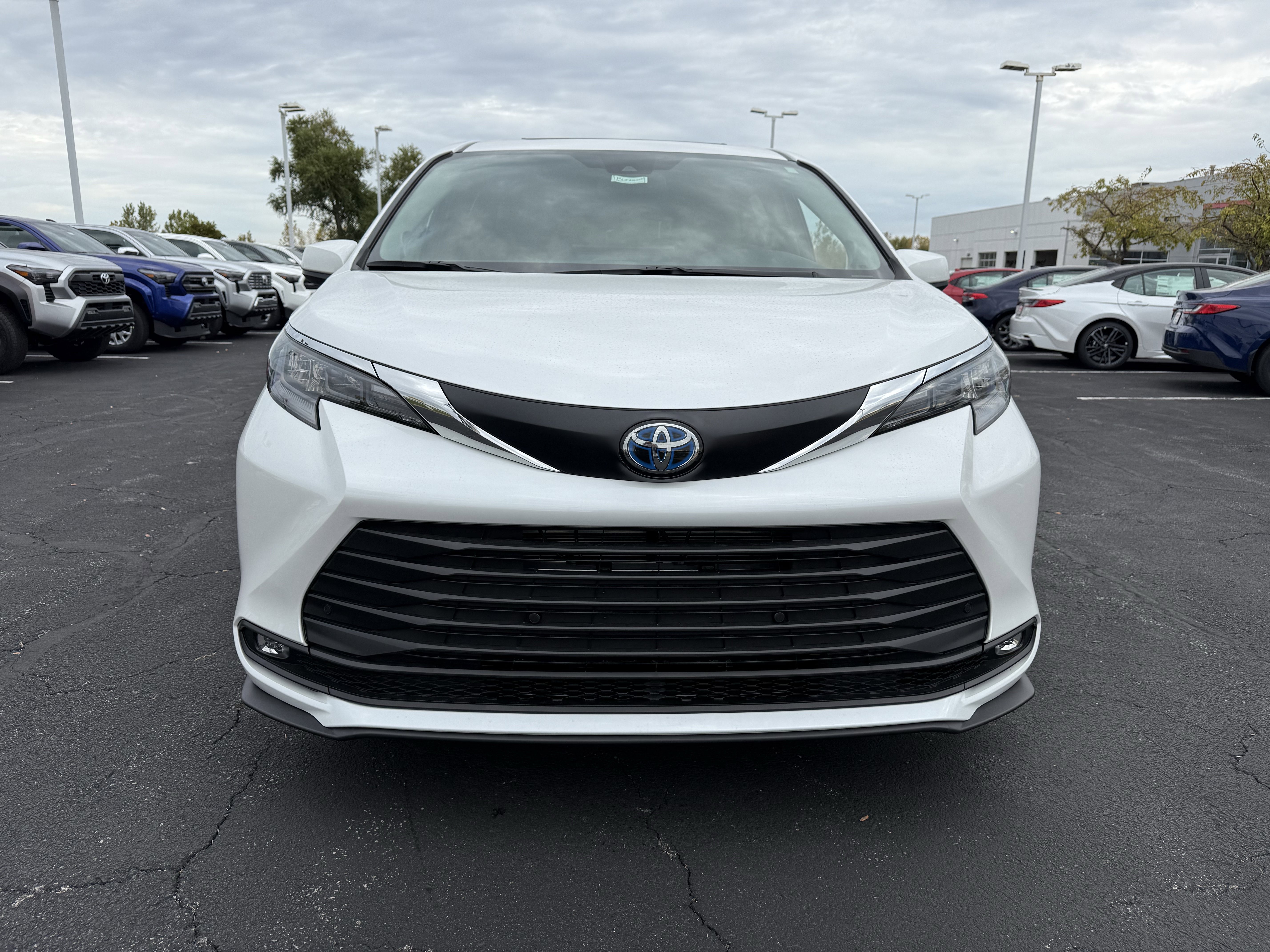New 2025 Toyota Sienna XLE w/ XLE Plus Package image 2