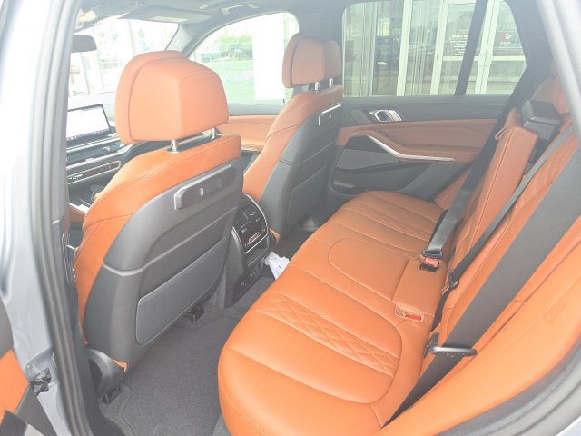 Certified 2026 BMW X5 xDrive40i w/ M Sport Package AWD/4WD image 4