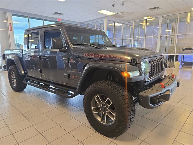 Used 2024 Jeep Gladiator Mojave image 2